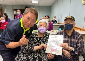 母親節感恩活動 榮家女住民彩妝參與