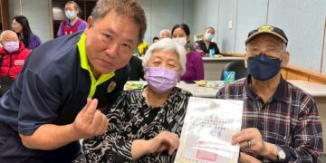 母親節感恩活動 榮家女住民彩妝參與