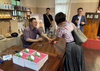 蘭陽紅磚屋午後劇場現風華  相聲名家馮翊綱談喜劇公務員