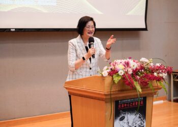 關上三扇門勇敢向前行！黃越綏基金會30週年     國際論壇探討單親庇護之路