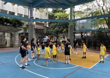 台電關懷列車活動  金甌女籃下彰化「益謙康復之家」分享籃球與愛心