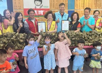 花壇在地企業關懷家扶兒少  捐贈愛心粽2千顆 受助家庭平安過端午