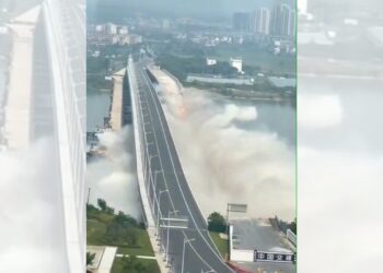 影音/服役近20年 江西贛江大橋老橋爆破拆除