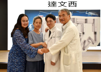 巨大卵巢腫瘤免開大刀 達文西結合單孔腹腔鏡