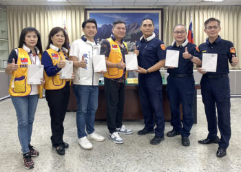 寶麗集團攜手曾培雅執行長歐政豪　捐贈掛脖式電風扇　為第一線執勤員警送上清涼關懷