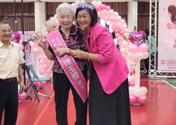影音/溫馨五月!田中鎮舉辦114年模範母親表揚 提醒子女長大後不忘養育之恩