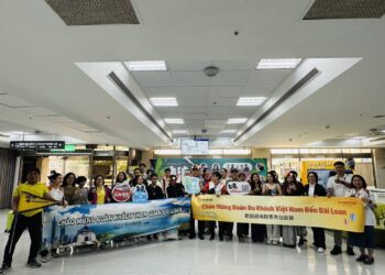 直航班機搭載431名遊客抵臺東  臺東越南包機直航啟動