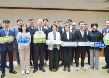日本橋本聖子參議員拜會周春米交流 參訪大鵬灣推動藍碳永續合作