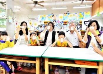 彰縣自籌8,000萬推動「生生有鮮乳」政策   縣長視察成果