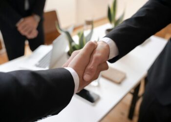 晶偉電子宣布黃適文董事長上任    展開數位轉型與市場拓展新篇章