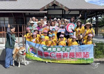 竹崎衛生所無菸懷舊小火車之旅 老幼共乘沿途撿菸蒂