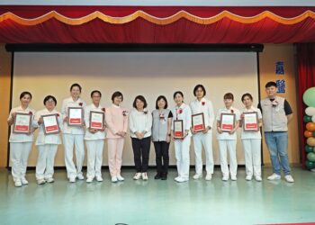嘉義市歡慶2025年國際護師節 表揚百位專業護理人員