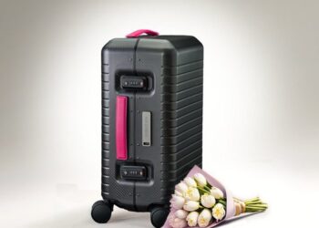 MONCARBONE母親節限定行李箱 用碳纖維的輕盈堅韌向偉大母親致敬