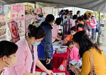 北榮蘇澳分院舉辦醫療長照成果展  民眾熱情參與並提前歡度母親節