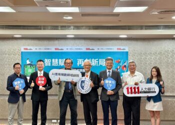 「AI人才需求調查」顯示8成企業已導入AI 謝邦昌:輔大將致力培育整合型AI人才