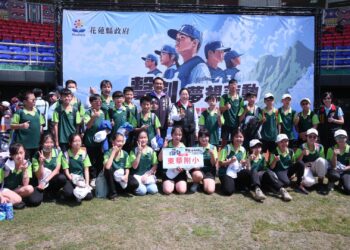 普及化運動樂樂棒球全國決賽 徐榛蔚開球【夢想蓮動】
