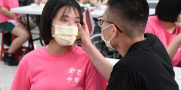 勵志中學辦理母親節感恩懇親  花語謝親恩 催淚展親情