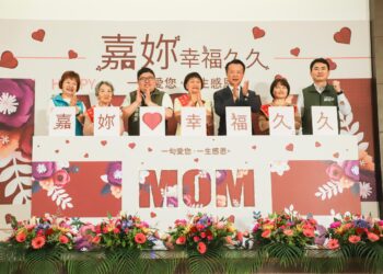 嘉義縣表揚22位模範母親　星光紅毯閃亮登場