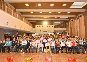 宜縣府表揚模範母親   致送慈萱春暉匾額