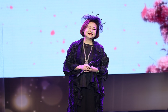 資深歌手文香獻唱已逝「國寶歌王」老公文夏第一首成名曲〈飄浪之女〉。(圖/新視紀整合行銷提供)