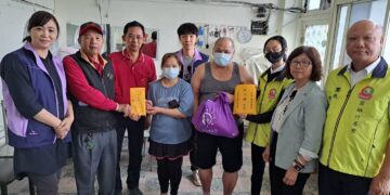 大愛暖三峽     3子女罹罕病     圓融行善團、一竹慈善會送暖24萬