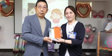 護理母親逃兵賣鞋回鍋一待15年   女兒也要接棒考護理師