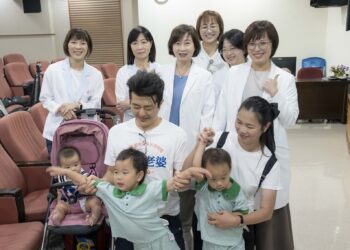 八次試管療程，超越 1000 針的勇氣，雙寶升格三寶媽咪　高醫婦產部陪媽咪開心過母親節