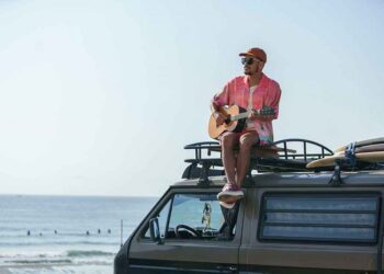 張震嶽睽違六年回歸新作〈浪人的…〉寫下一段關於「醒來」的浪人情歌