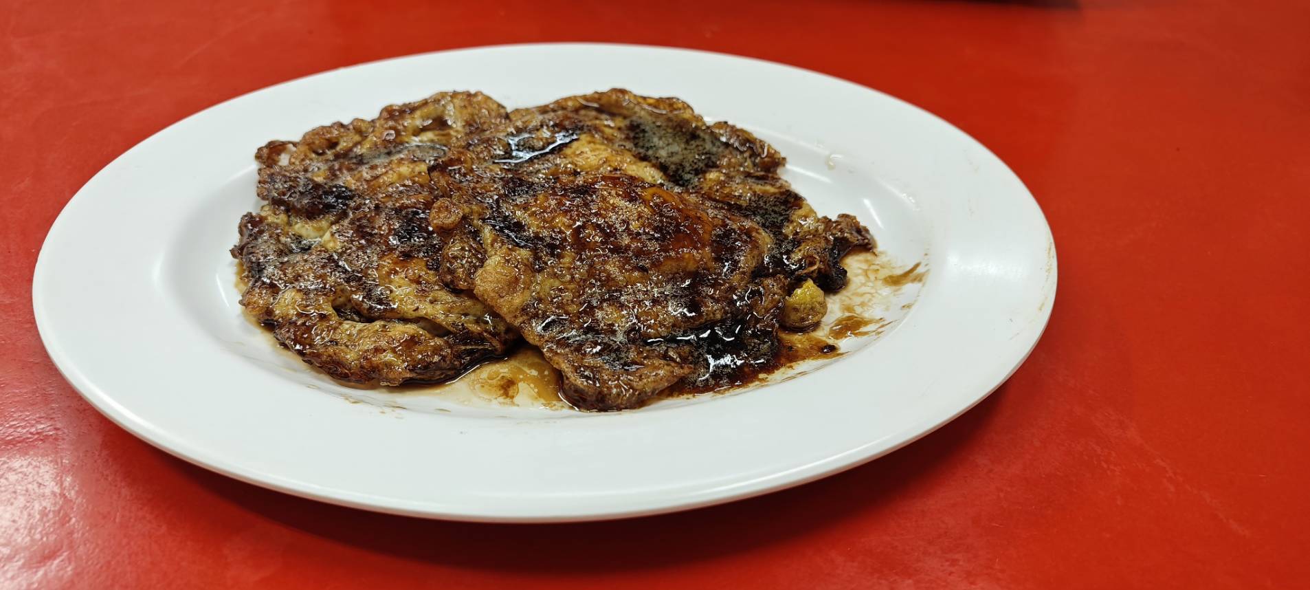日香美食坊的黑糖麻油酒蛋。(圖/翻攝自葉竹林臉書粉專)