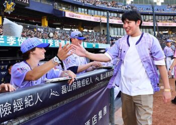 乙禾生醫攜手中信兄弟共創正向能量 生命鬥士開球感動萬名球迷!