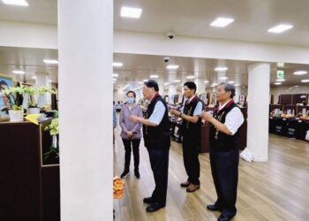 新北市政府警察局板橋分局廖世宗巡佐因公死亡 警專校友總會前往慰問