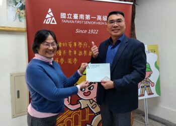 南一中杏壇雙花綻放　侯美華與校友總會攜手寫下杏壇芬芳篇章