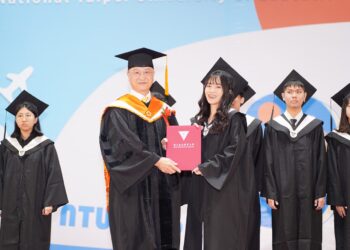 國立臺北教育大學113學年度畢業典禮溫馨登場  校長陳慶和、王偉旭董事長期勉學子堅定信念勇敢追夢  發揮所學貢獻社會