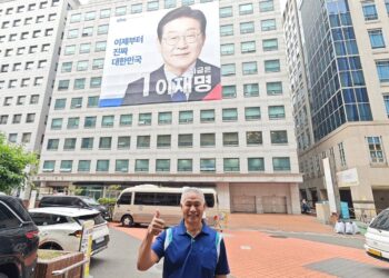 葉竹林前往共同民主黨總統候選人李在明競選辦公室參訪。(圖/翻攝自葉竹林臉書)