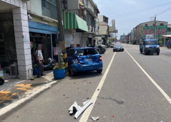 阿蓮區發生連環車禍三人受傷,警方迅速處理疏導交通恢復順暢