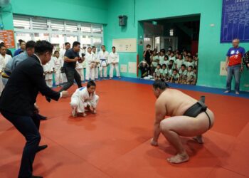 日本力士赴武潭國小示範演出 相撲與柔道切磋交流