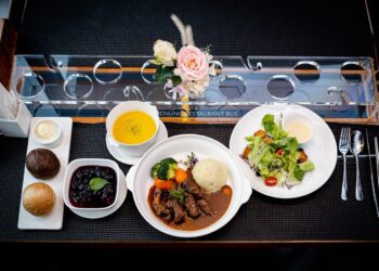 台北市雙層觀光餐車3週年!餐點夢幻升級  推出壽星、包車及限量優惠