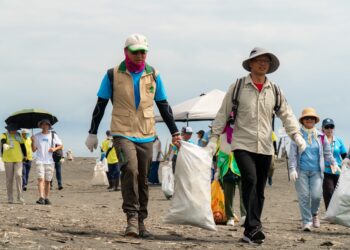 宜蘭縣東港海濱淨灘   結合創新科技AR解謎新體驗