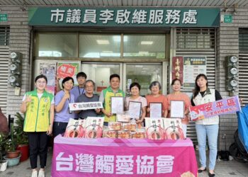 民代善眾熱心企業合捐逾千公斤米麵物資及善款給台灣觸愛協會