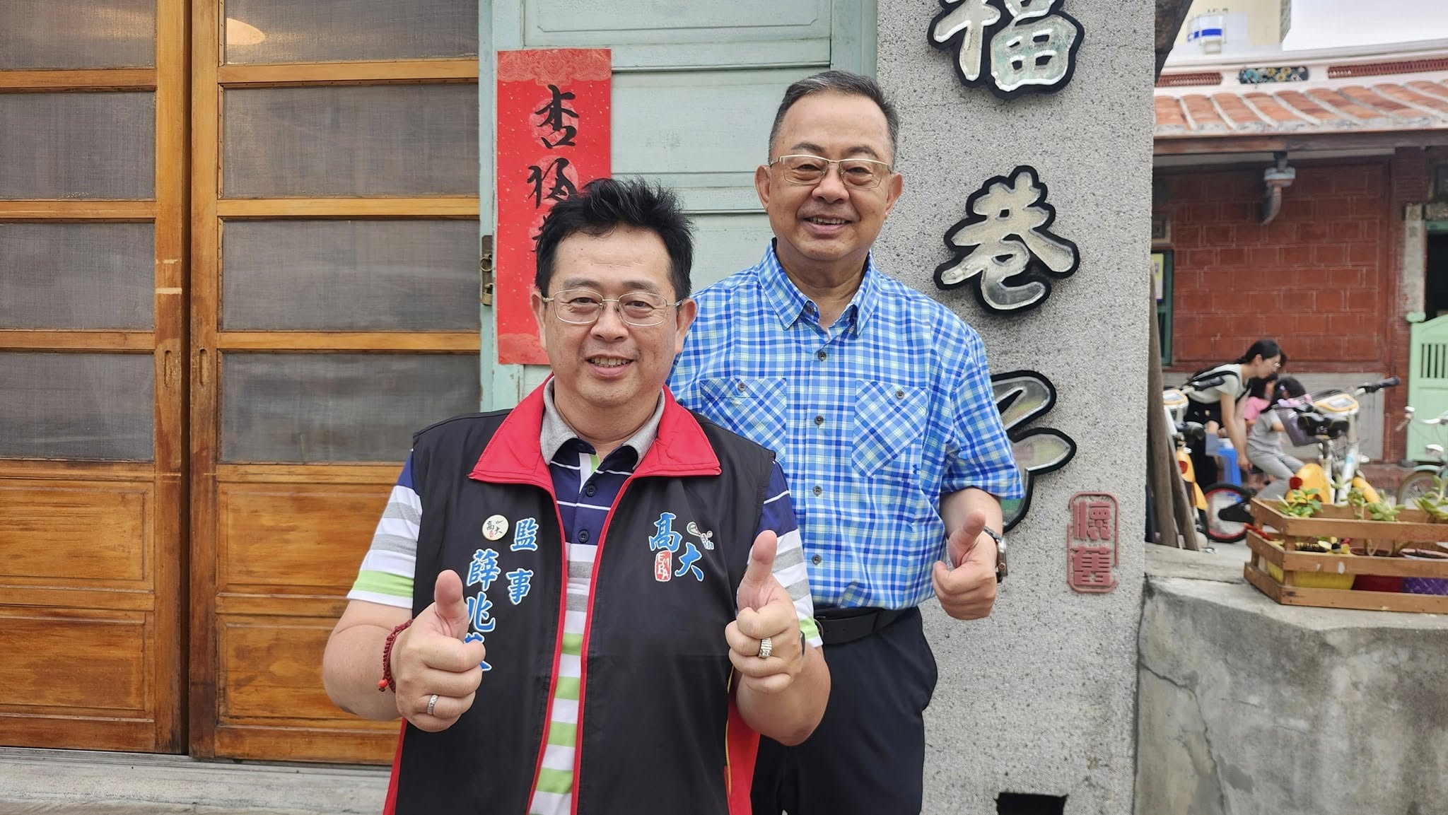 前高雄縣長、前內政部長、前民進黨宗教委員會總召集人、現任神腦公司董事長余政憲親自帶薛兆基拜訪高雄意見領袖。(翻攝自薛兆基臉書)