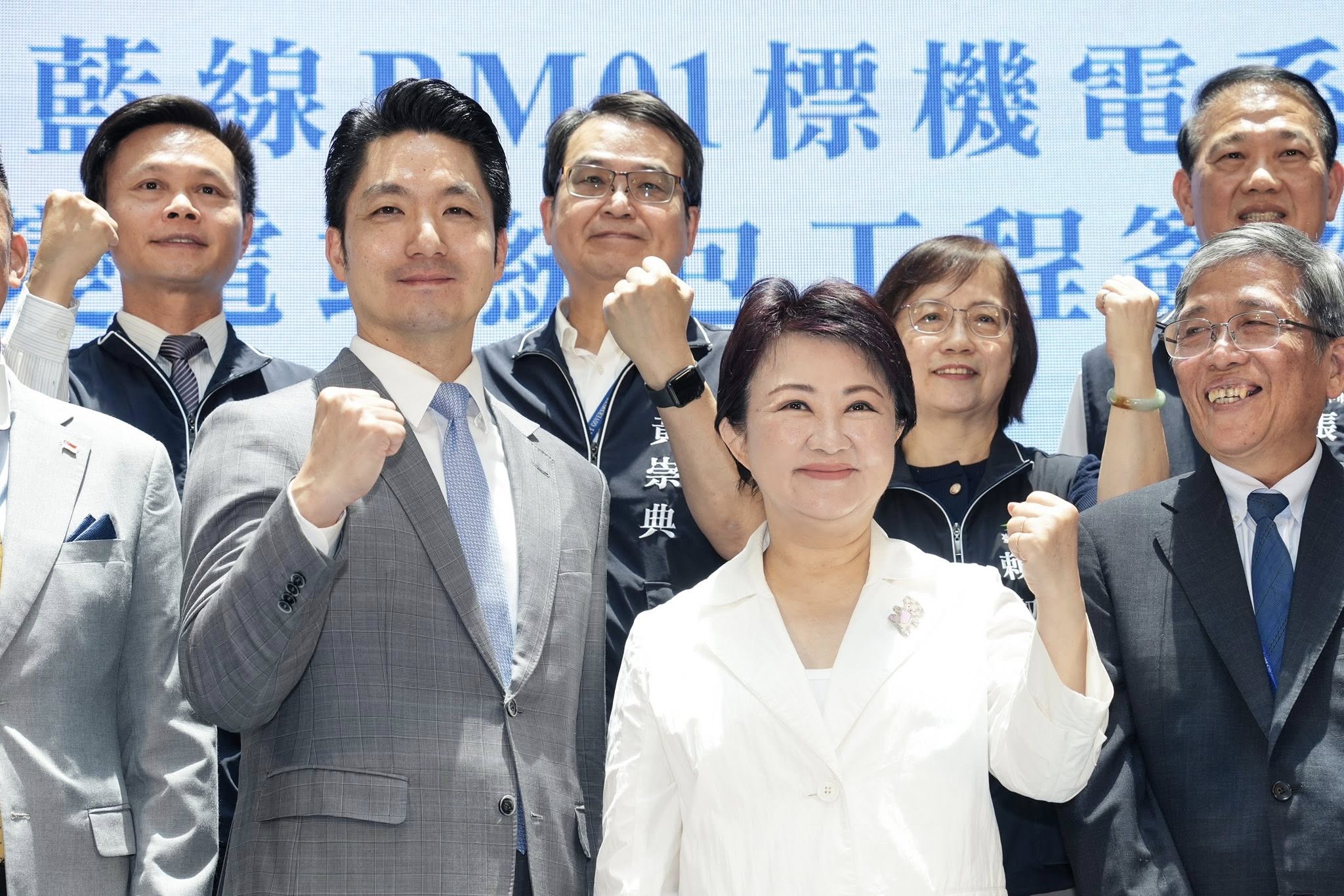 台中市長盧秀燕與台北市長蔣萬安市長攜手見證中捷藍線工程正式啟動。(翻攝自盧秀燕臉書)