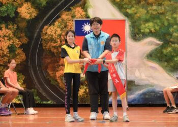 東華附小自治市小市長交接 魏嘉彥期勉勇敢實踐政見