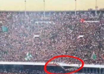 影音/阿爾及利亞足球場護欄斷裂 球迷摔落3死81傷