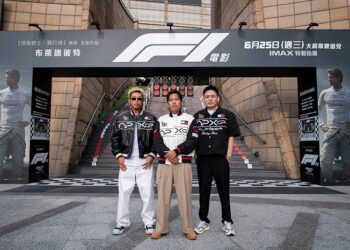 小布《F1電影》飆演技也飆車技!玖壹壹搭超跑熱血現身首映、鐵粉春風爽喊圓夢