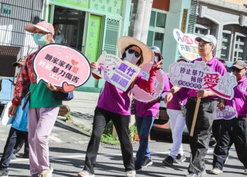 家暴零容忍 翁章梁率隊踩街宣導反家暴