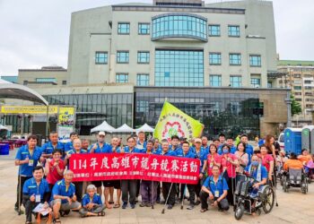 粽情粽義划龍舟，身障無礙壯士代     年年奪得冠軍回，勇哉！傷殘25連霸！