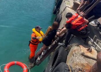 遊客酒後爭執跳海 海巡即刻下水救援