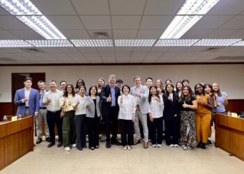 美國史丹福大學訪問團 聚焦能源、民主與太空發展