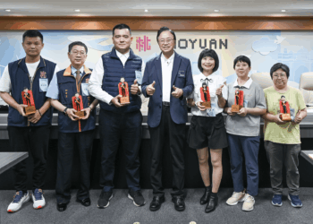 感謝最辛苦的幕後推手     張善政表揚桃園績優事務人員     展現市府對基層的重視