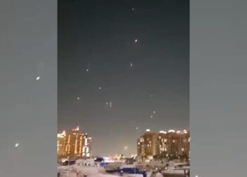 影音/報復美國 伊朗發射彈道飛彈攻擊卡達、伊拉克美軍基地